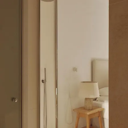 Elements By Alondra Puerto del Carmen (Lanzarote)