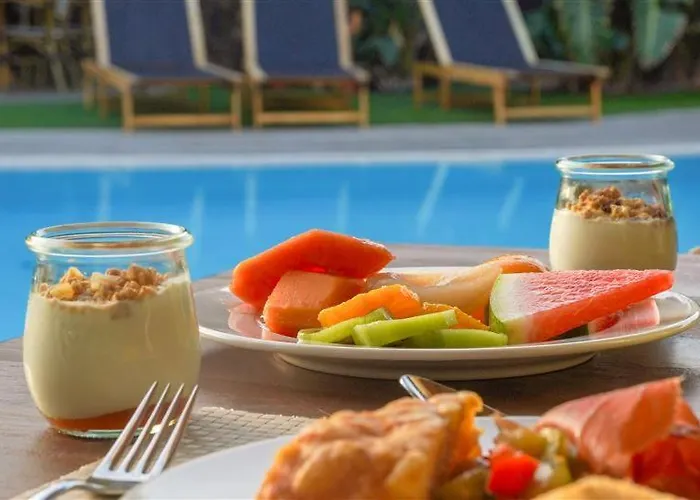 Elements By Alondra Puerto del Carmen (Lanzarote)